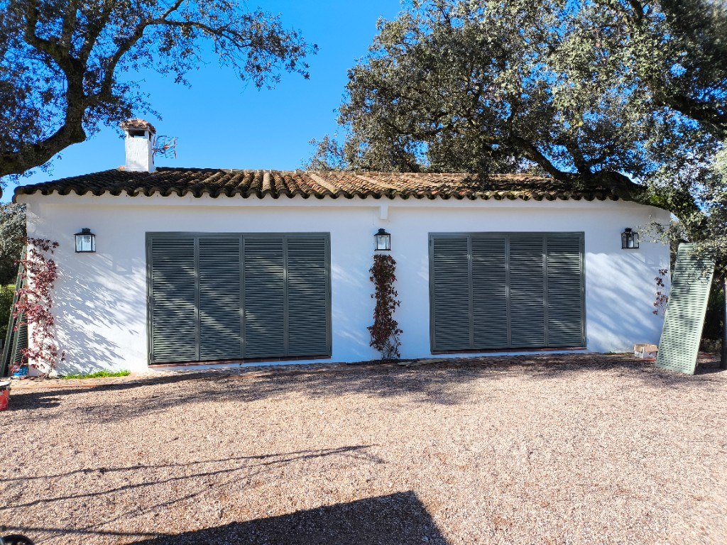 Fachada de una vivienda para representar la actividad inmobiliaria