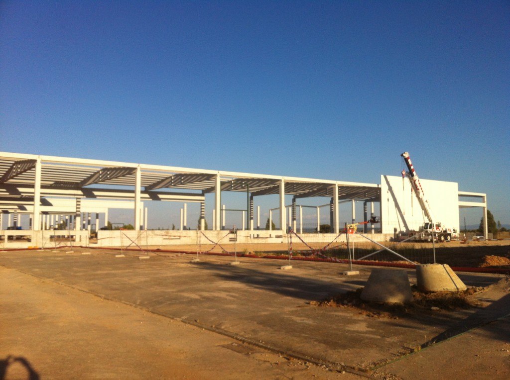 Construcción de nave industrial con estructura prefabricada